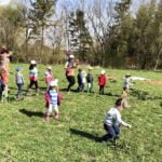 Bauernhof-Kita-Ostern-2022: alle Kinder tanzen - das große Hasen-Tanz-Fest!